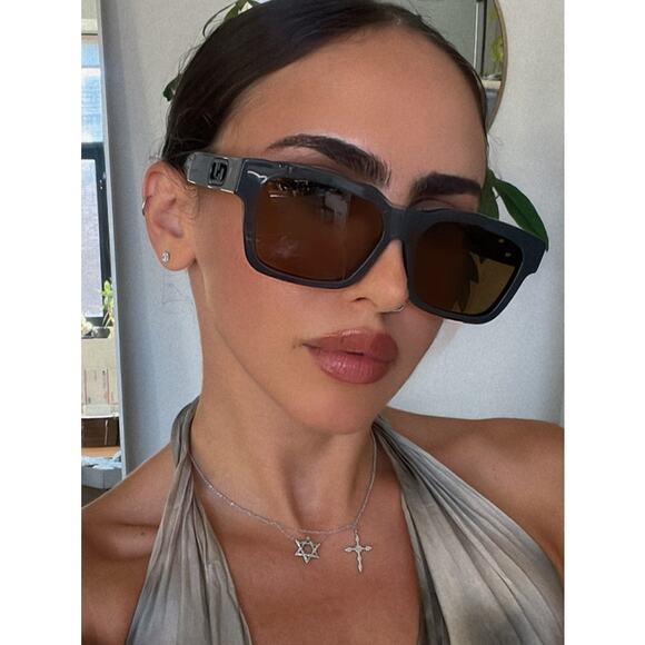 NEW Fendi FE40107F Dark Grey Unisex Sunglasses - Picture 1 of 9